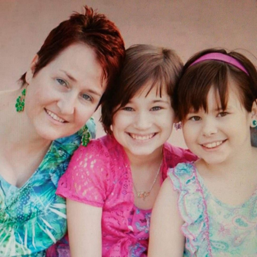 Melissa Diegel with daughters